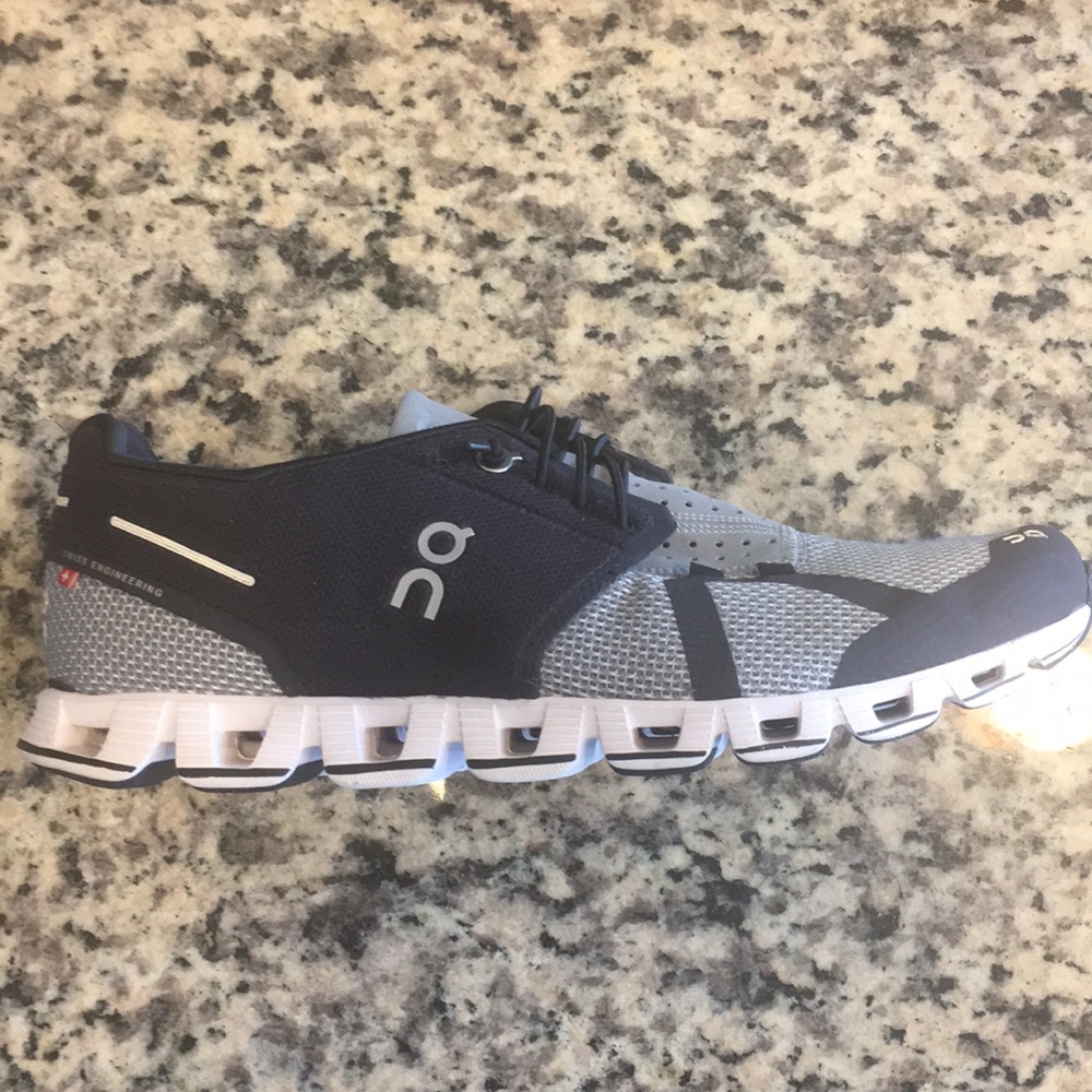 On Running Cloud Tennis Shoe